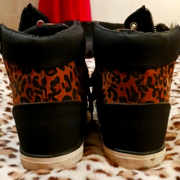 FINAL PRICE before donate! ShoeDazzle Sz 8 Leopard Hidden Wedge Tennis shoes - Picture 2 of 16